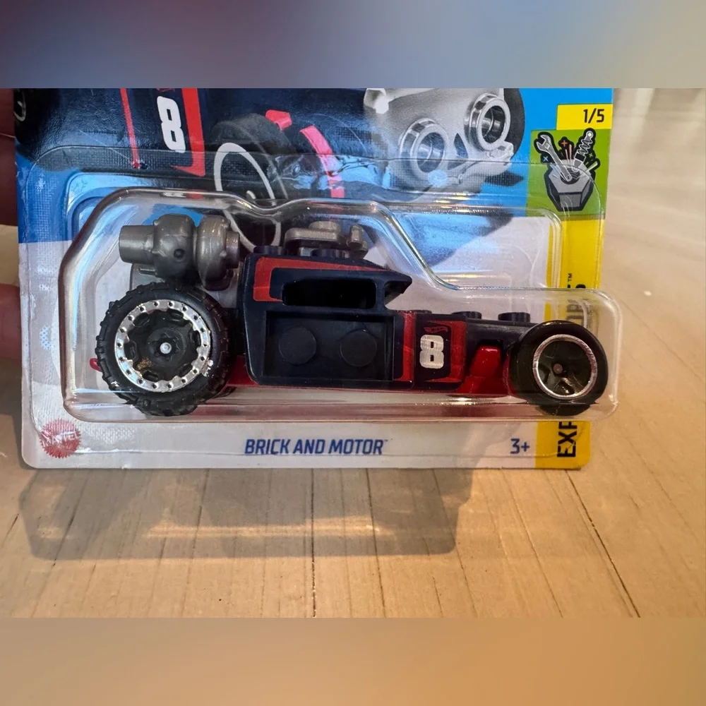 Hot Wheels Brick and Motor – Dark Blue & Red – Experimotors 1/5 – 25/250